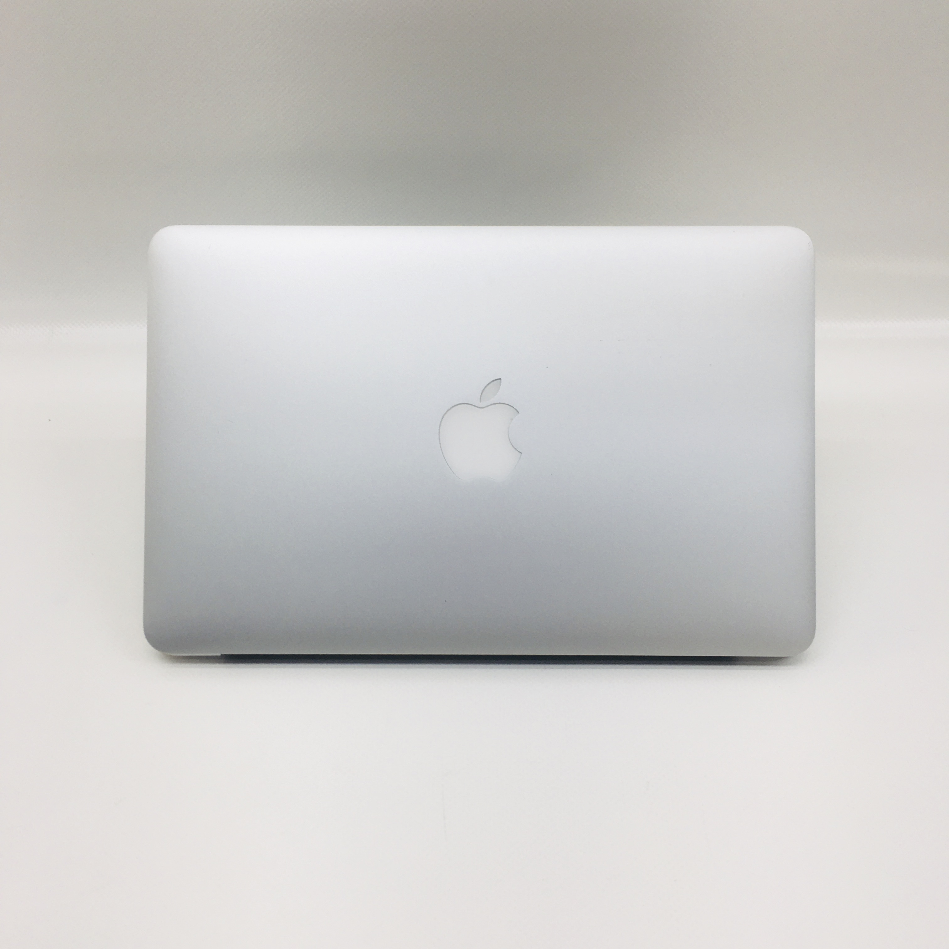 MacBook Air 11" Early 2015 (Intel Core i5 1.6 GHz 4 GB RAM 512 GB SSD), Intel Core i5 1.6 GHz, 4 GB RAM, 512 GB SSD, image 2